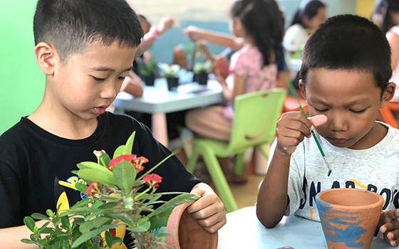 ภาพในอดีตของเด็ก ๆ EnglishWorkshop ทำกิจกรรมปลูกต้นไม้
